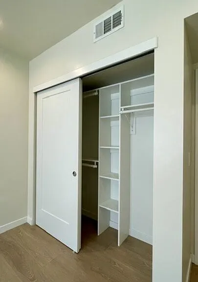 5230 1/2 Satsuma Ave — Photo 28
