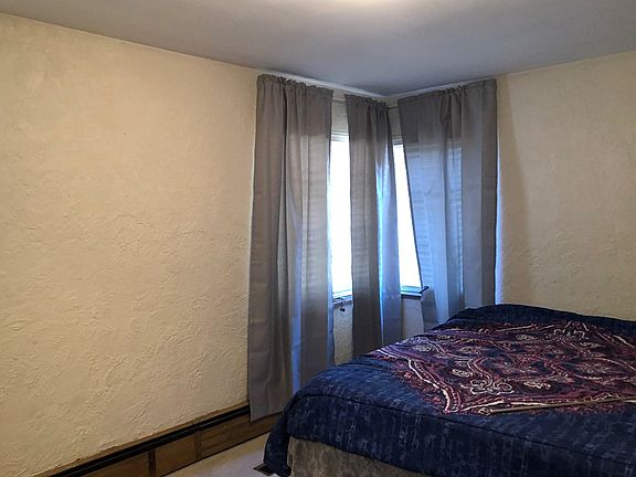 5th image of 1098 Fairview St