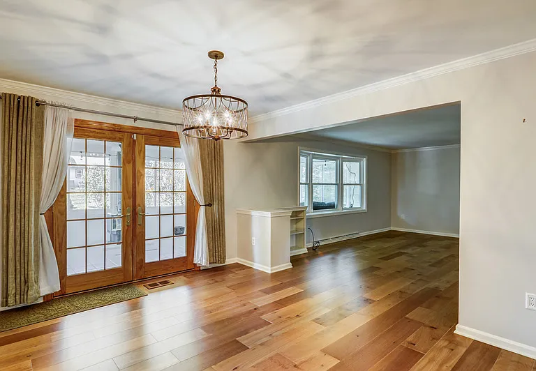 1827 Larchmont Ln — Photo 32