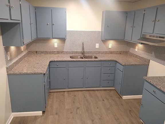 Bright Kitchen 