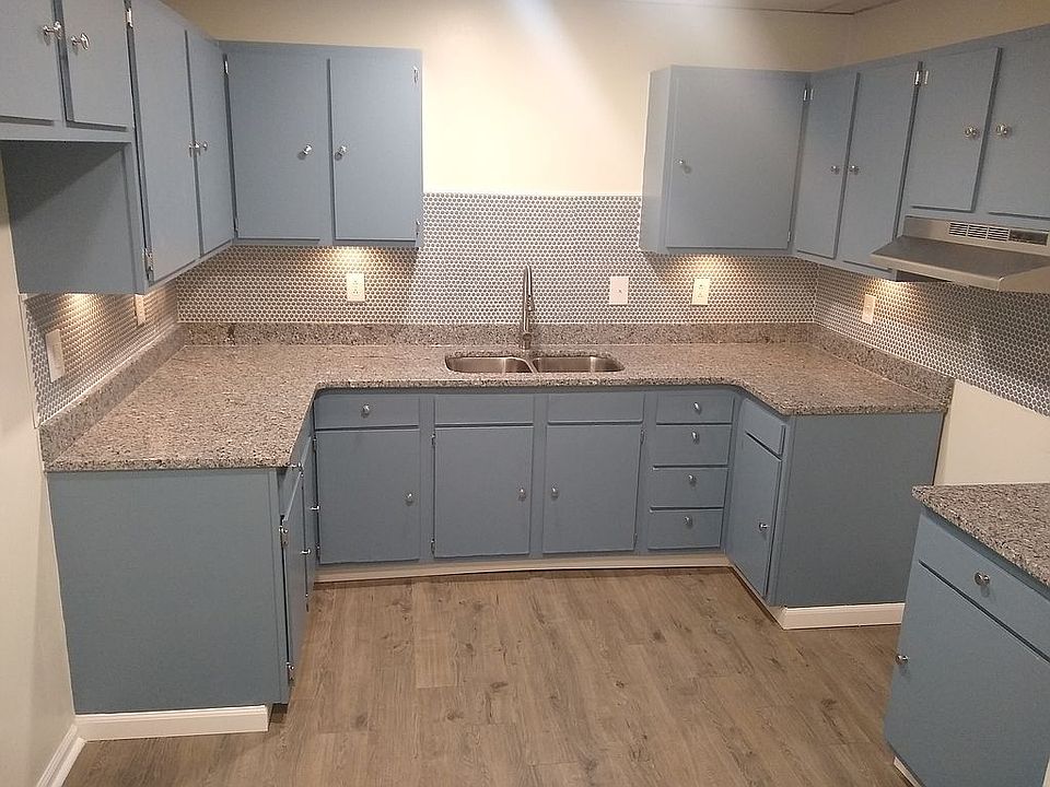 Bright Kitchen 
