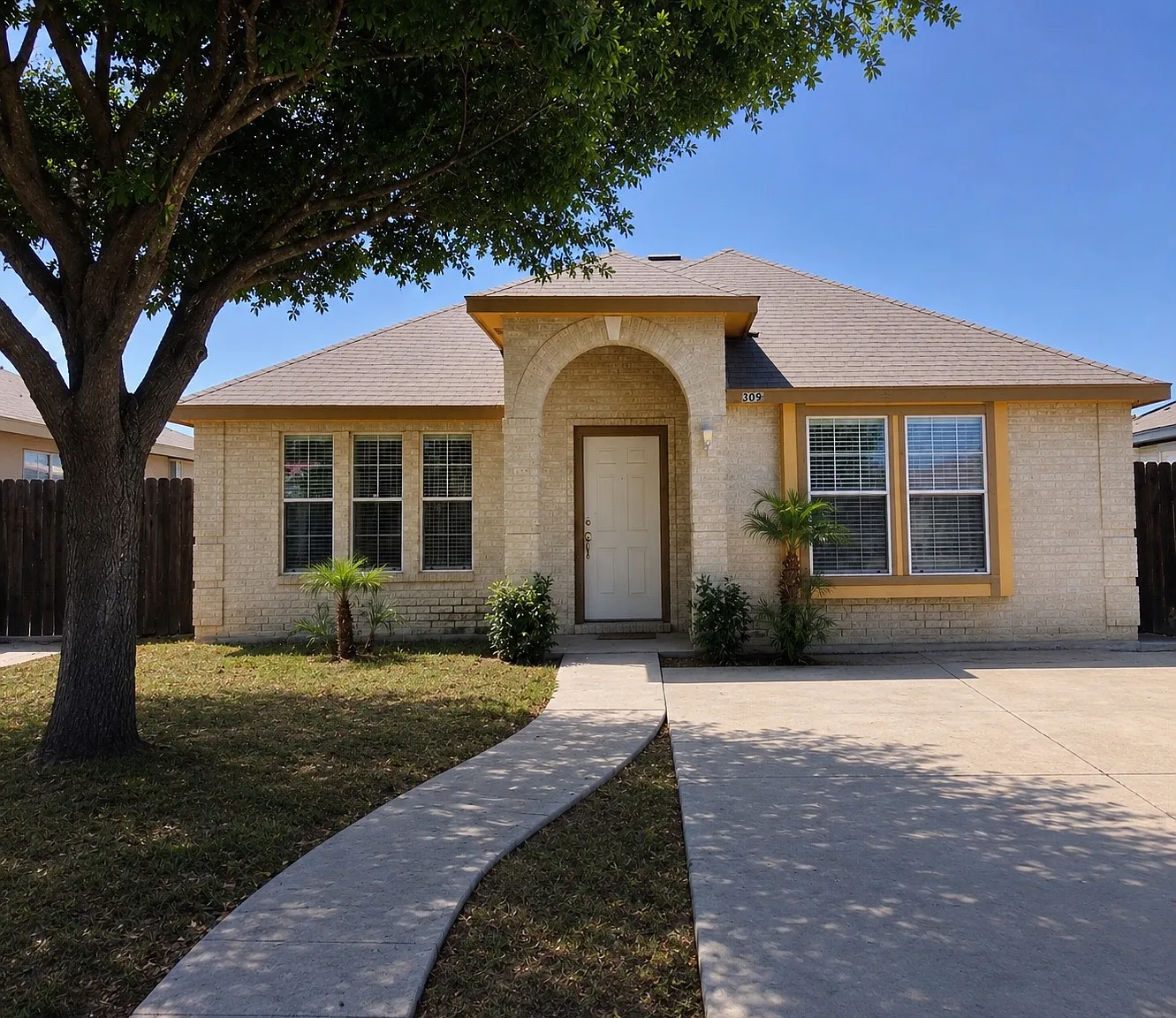 3 bed, 1299 sqft, $1,500 — Photo 1
