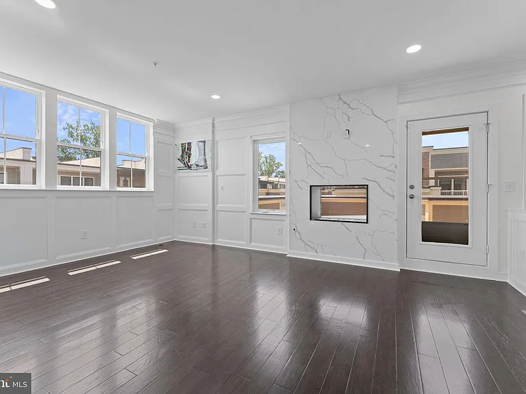 515 Riversail Ln — Photo 16
