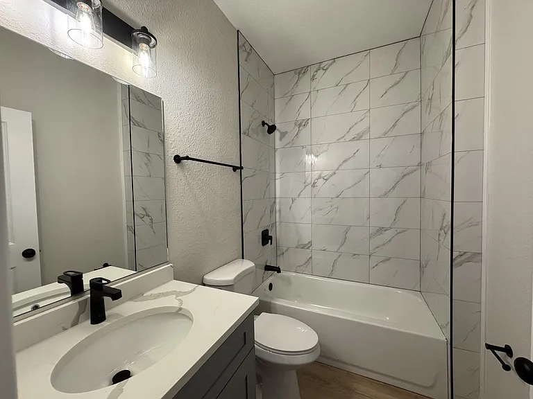 2022 Dorion St — Photo 14