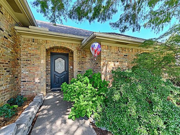 3rd image of 2219 Carmel Dr