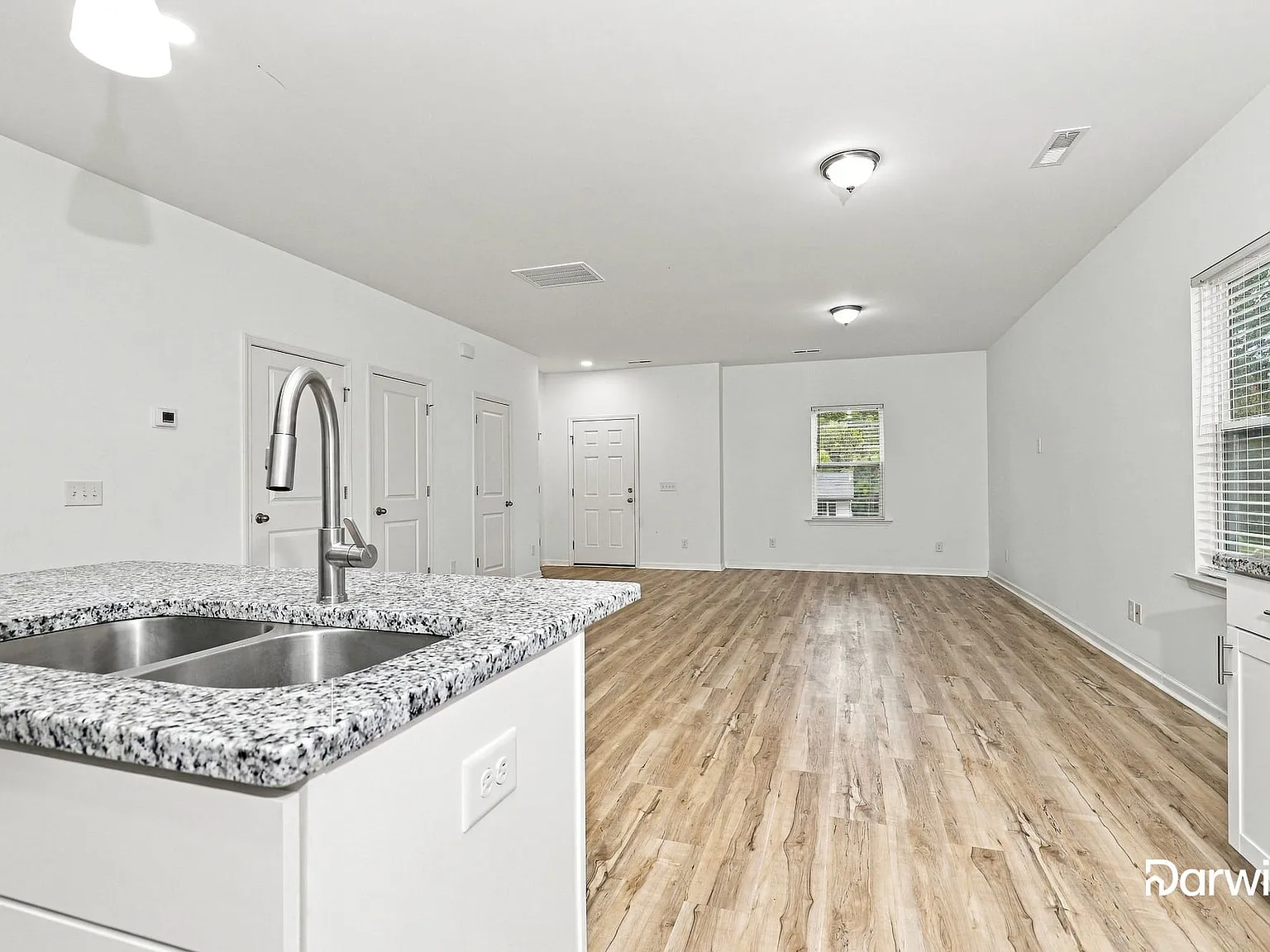 3 bed, 2.5 bath, 1420 sqft, $1,715 — Photo 4