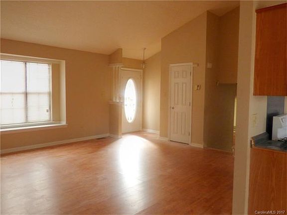 3rd image of 908 Highland Mist Ln