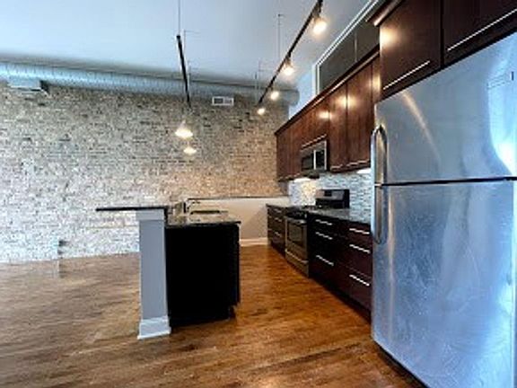 5th image of 529 N Milwaukee Ave APT 3N