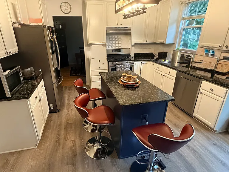 19 Hyde Park Dr — Photo 3