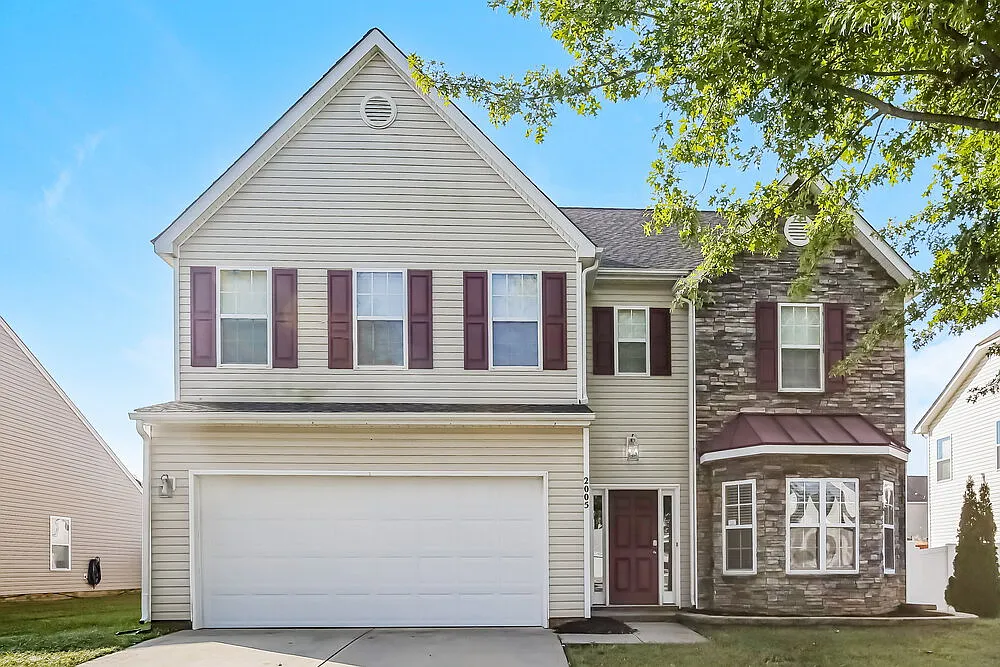4 bed, 2.5 bath, 2900 sqft, $2,500 — Photo 1