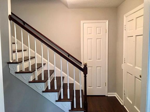 3rd image of 2220 Knickerbocker Dr