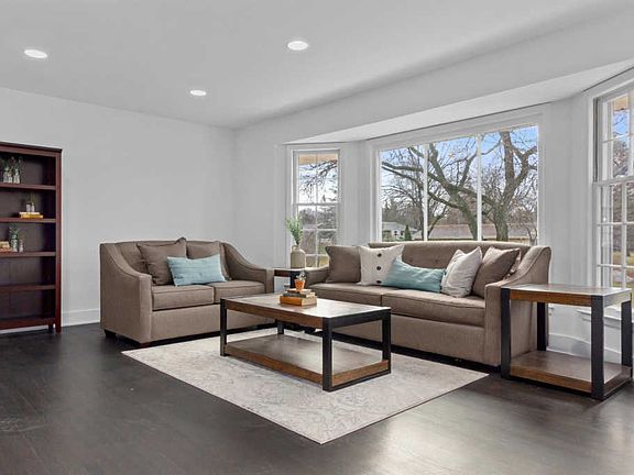 3rd image of 17540 Redvere Dr
