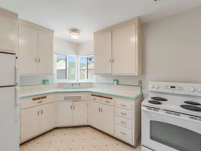 250 Begier Ave #250 — Photo 12