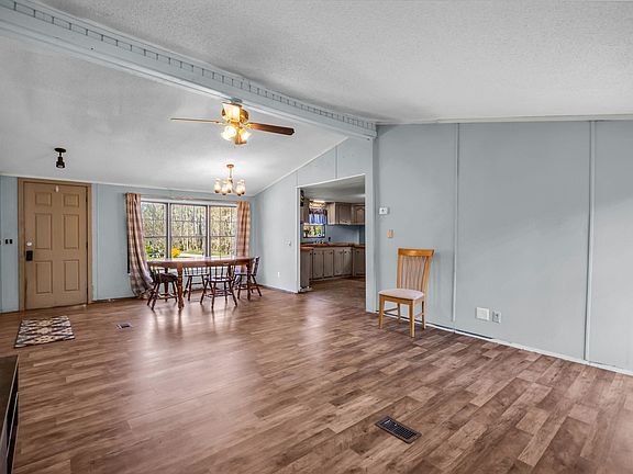 4th image of 122 Hotel Hill Dr