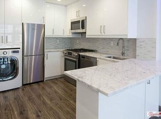 222 E 7th St #3R, New York, NY 10009