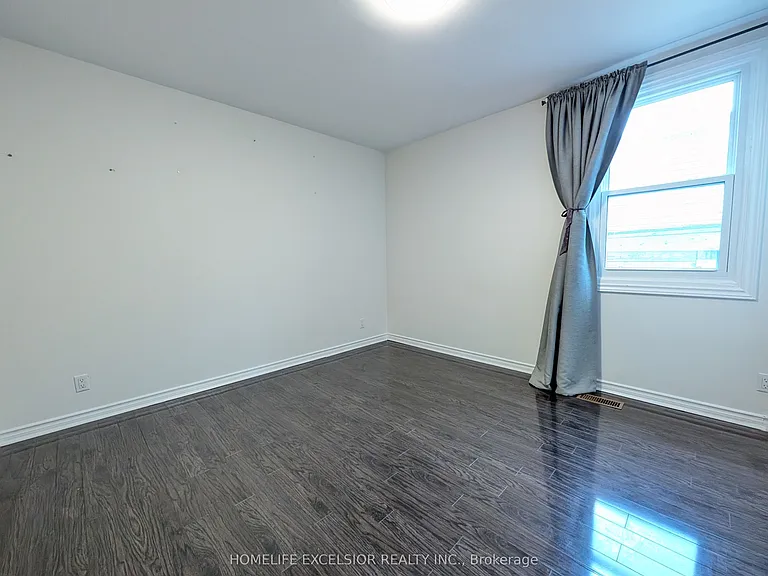 4 Albert St — Photo 14