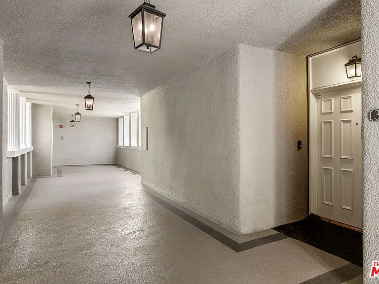 8455 Fountain Ave #301 — Photo 37