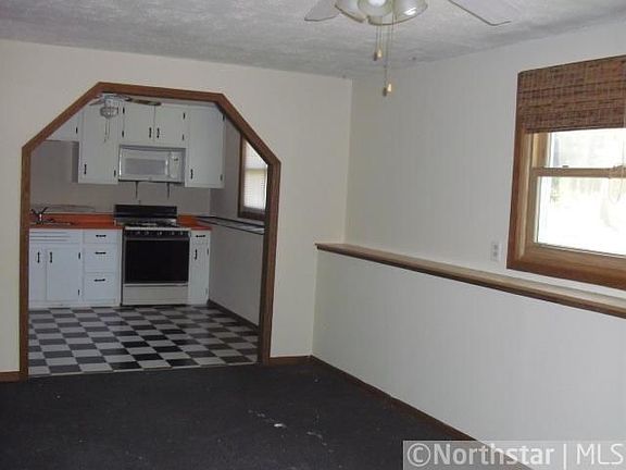 4th image of 33165 Heather St NW