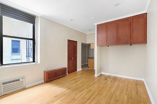 1st image of 152 E 35th St APT 1C