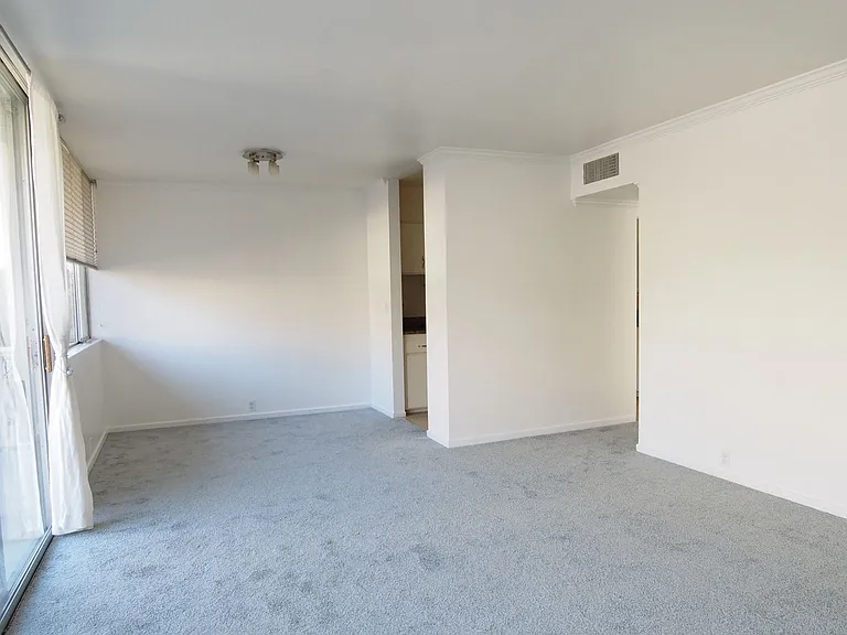 32 Andrew Dr #124 — Photo 4