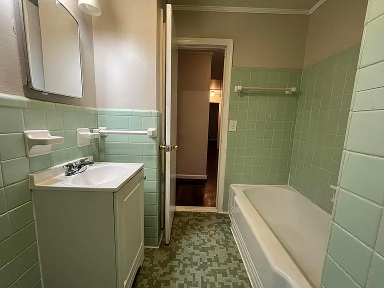 128 Baker St — Photo 15