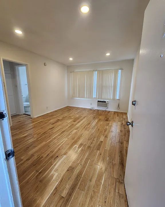 2nd image of 720 Crenshaw Blvd APT 18