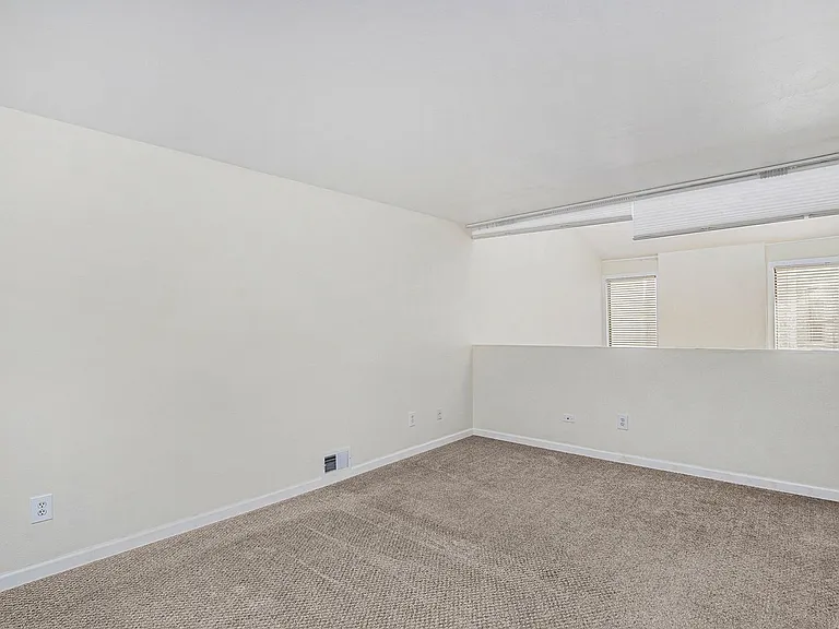 1050 S Monaco Pkwy #49 — Photo 11
