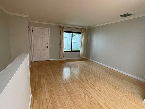 3rd image of 3968 Voltaire St
