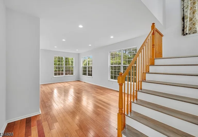 63 Albert Ct — Photo 10