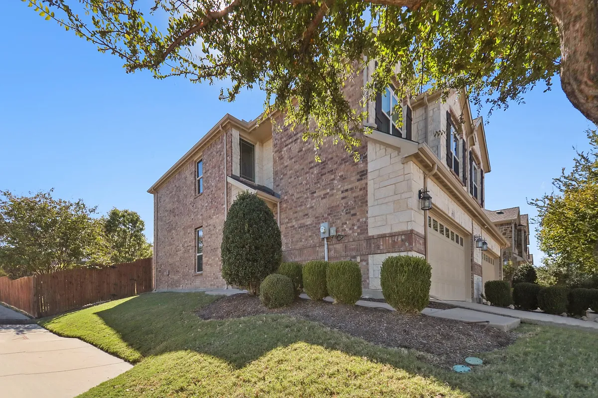 Building Photo - 875 Merino Dr