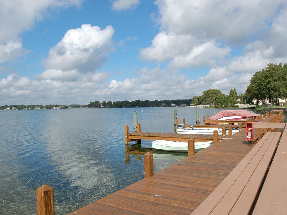 Your private marina with boat ramp