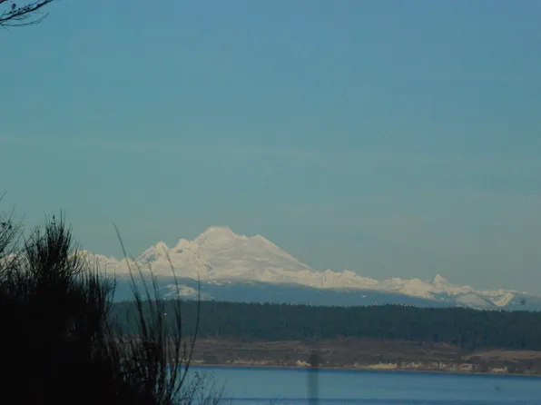 1012 Scenic Heights Rd, Clinton, WA 98277