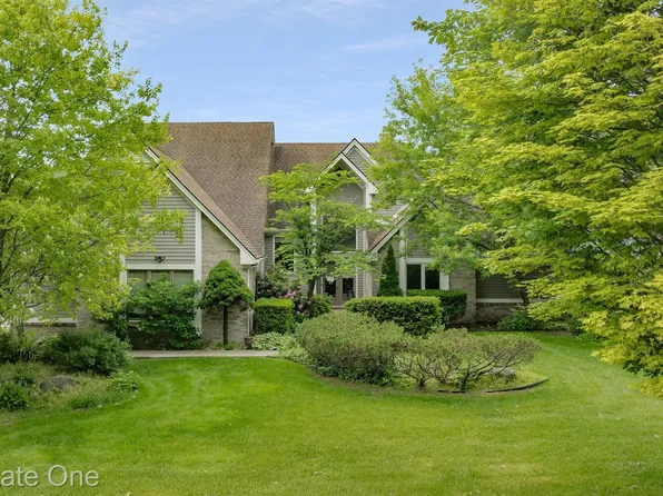 30887 Huntsman Dr E, Farmington Hills, MI 48331