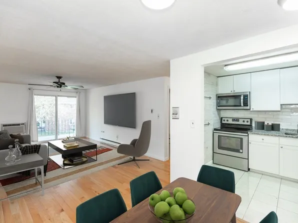 96 Fountain Ln APT 12, Weymouth, MA 02190