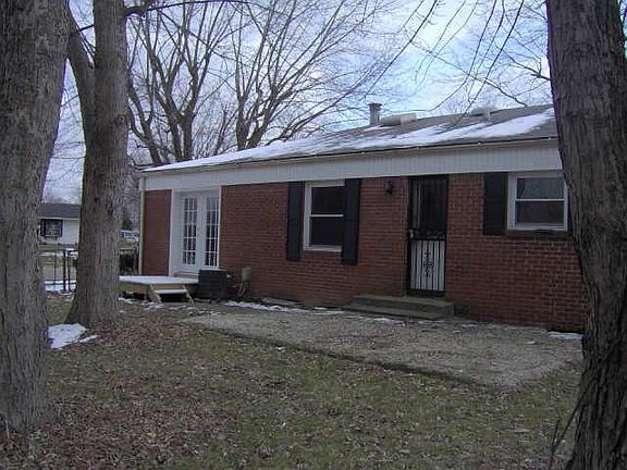 2nd image of 3704 Chateau Ln