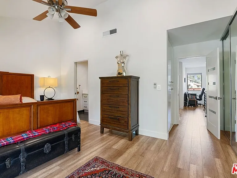 5720 Owensmouth Ave #142 — Photo 7