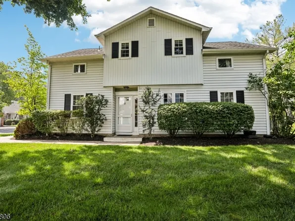 27 Coachlight Dr, Chatham Twp., NJ 07928