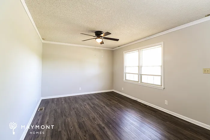 409 Shamrock Dr — Photo 4