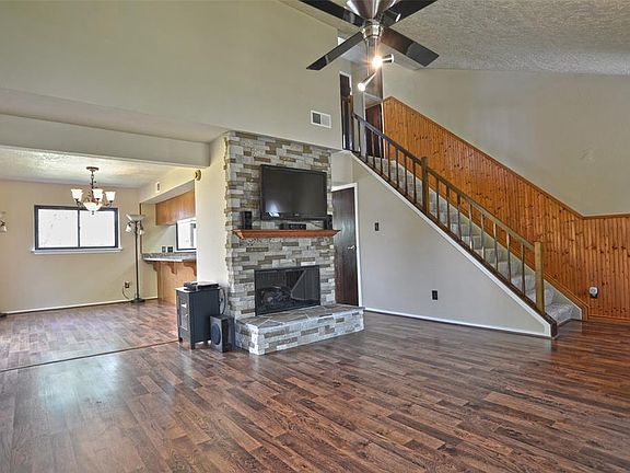 3rd image of 431 Gleneagles Dr