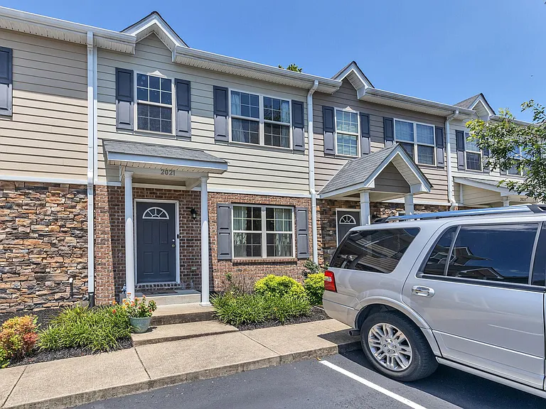 2021 Pinecrest Dr — Photo 3
