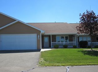 3225 White Tail Ln UNIT E, Oshkosh, WI 54904