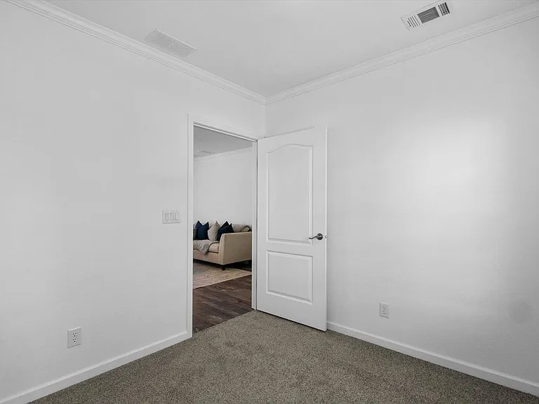 1284 Plymouth Pl — Photo 32