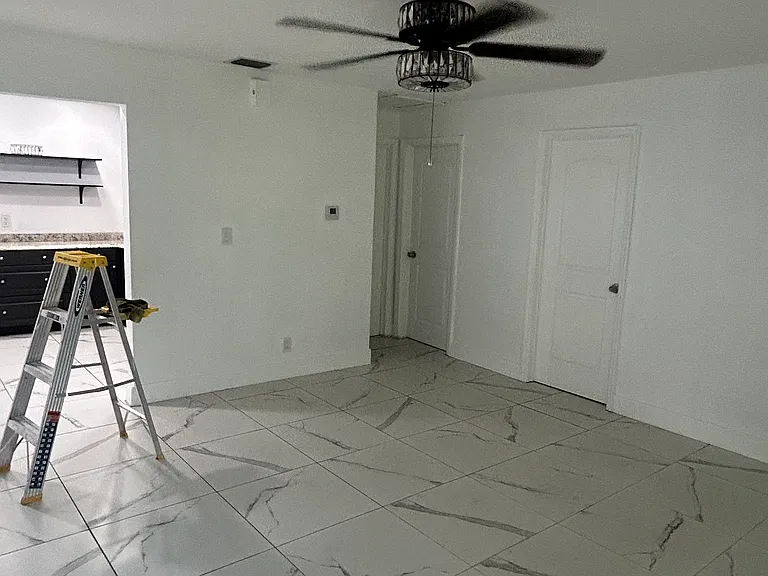 154 NW 14th Way #A — Photo 9
