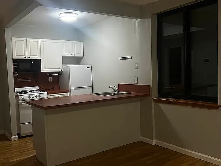 375 E 10th St #3B — Photo 3