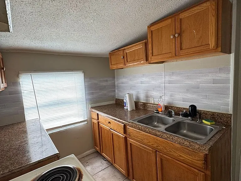 1703 McCarthy Ave — Photo 35