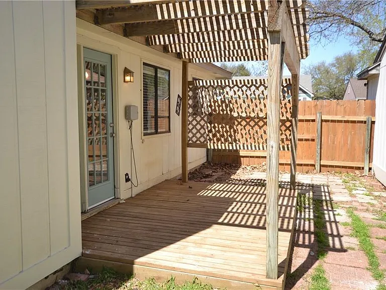 1105 Green Valley Cv — Photo 18