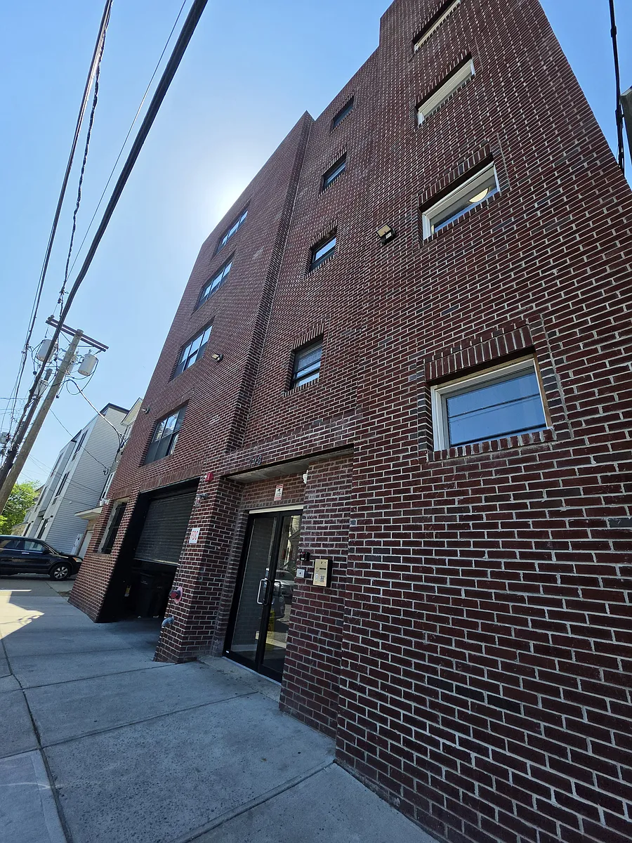 Building Photo - 198 Harrison St