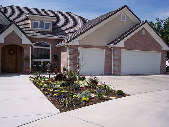 Spacious 3-Car Garage