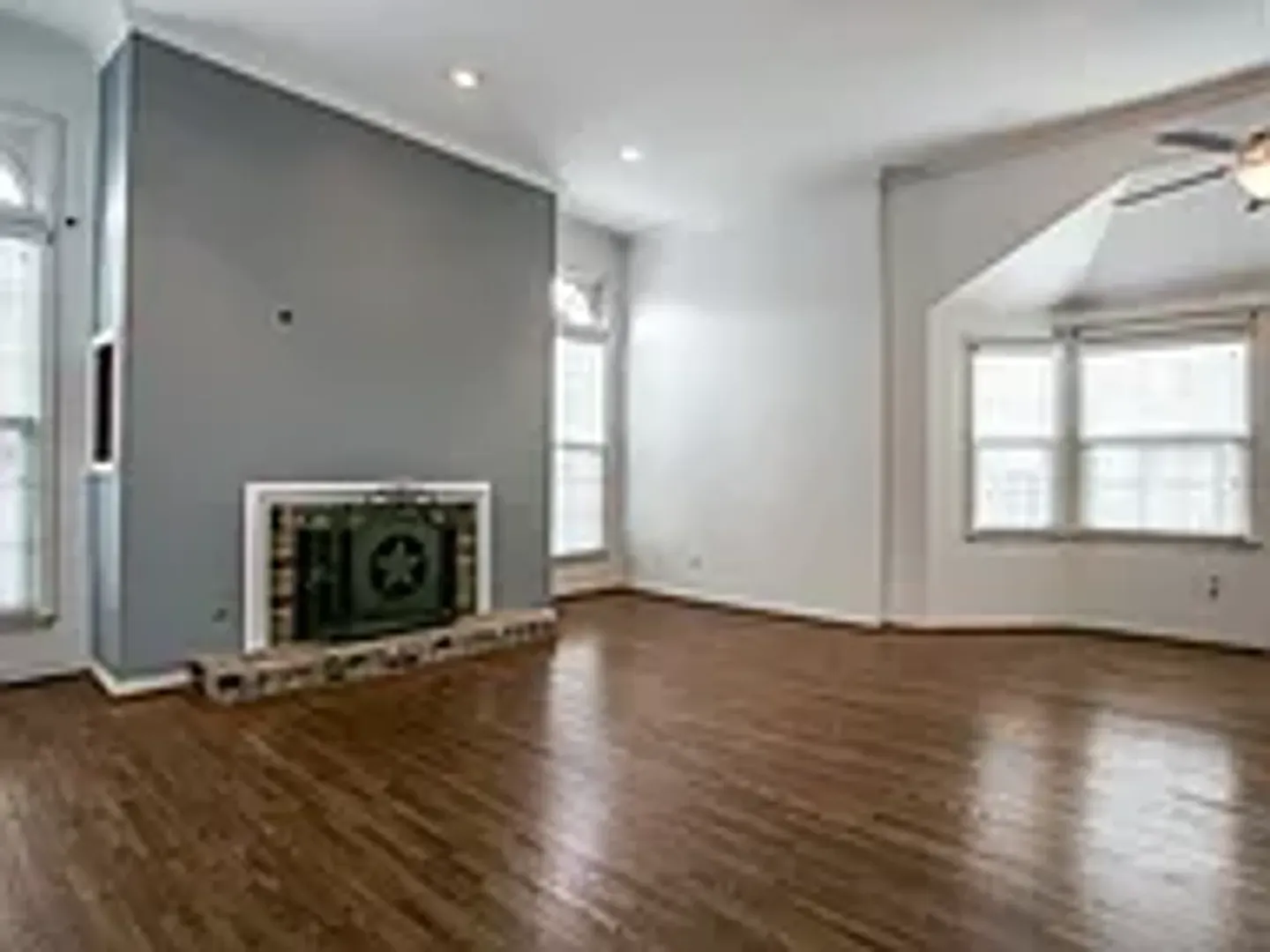 Beautiful 3 Level Condo in North Oak Lawn! — Photo 4