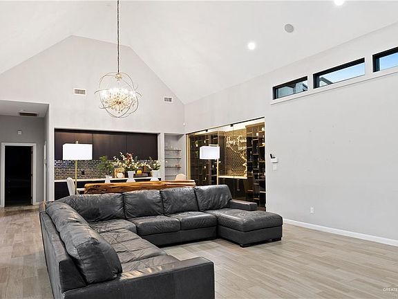 4th image of 3208 Zenaida Ave